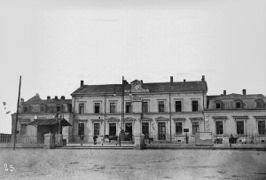 Vechea gară a orașului Craiova deschisă la 5 aprilie 1875.jpg